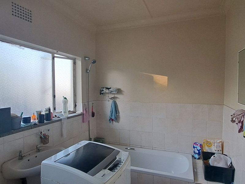 This charming home offers comfortable living in a highly convenient location - Photo 10