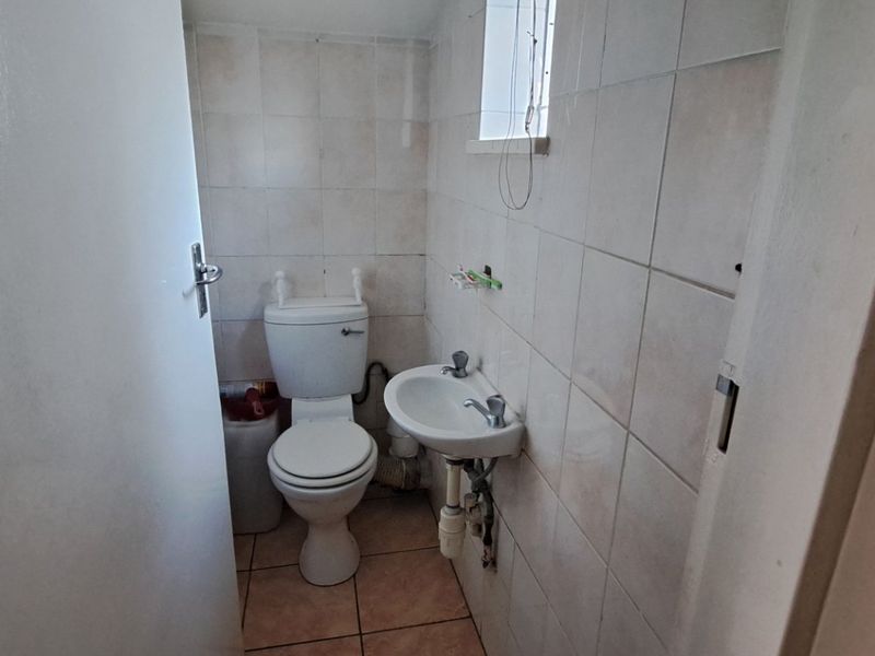 This charming home offers comfortable living in a highly convenient location - Photo 9