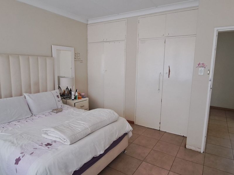 This charming home offers comfortable living in a highly convenient location - Photo 7