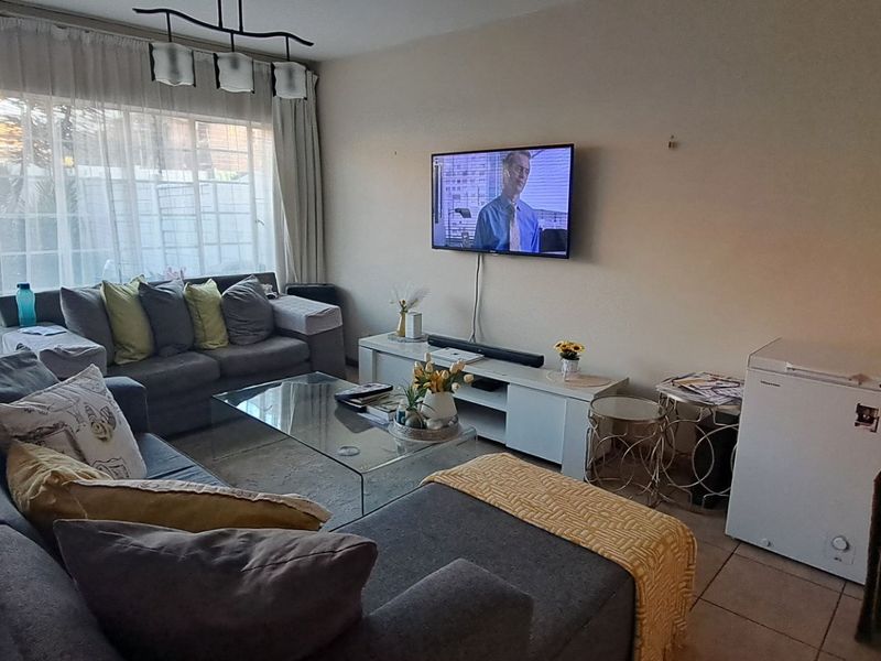 This charming home offers comfortable living in a highly convenient location - Photo 2