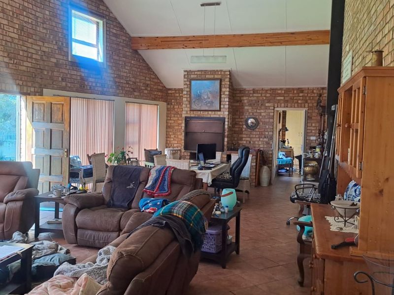 Neat 3-Bedroom Home with Dam Views, Jetty Access & Solar Power - Photo 6