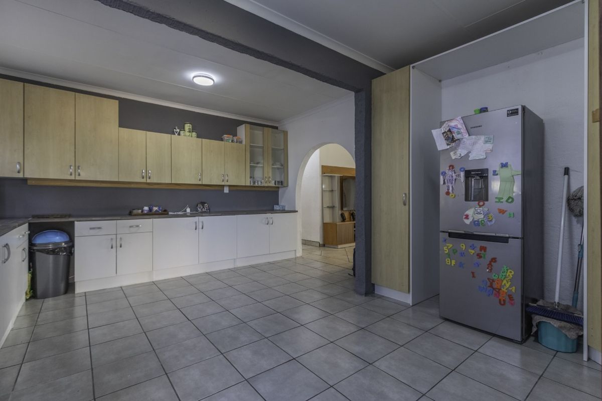 Stunning Off Grid Family Home in Bonaero Park! - Photo 2