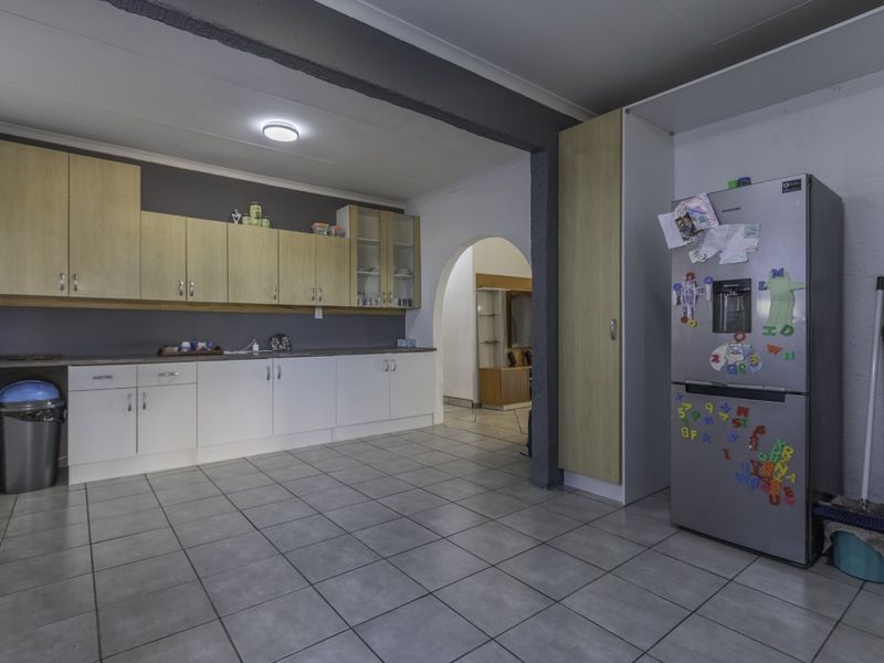 Stunning Off Grid Family Home in Bonaero Park! - Photo 2