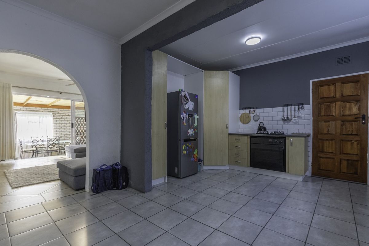 Stunning Off Grid Family Home in Bonaero Park! - Photo 4