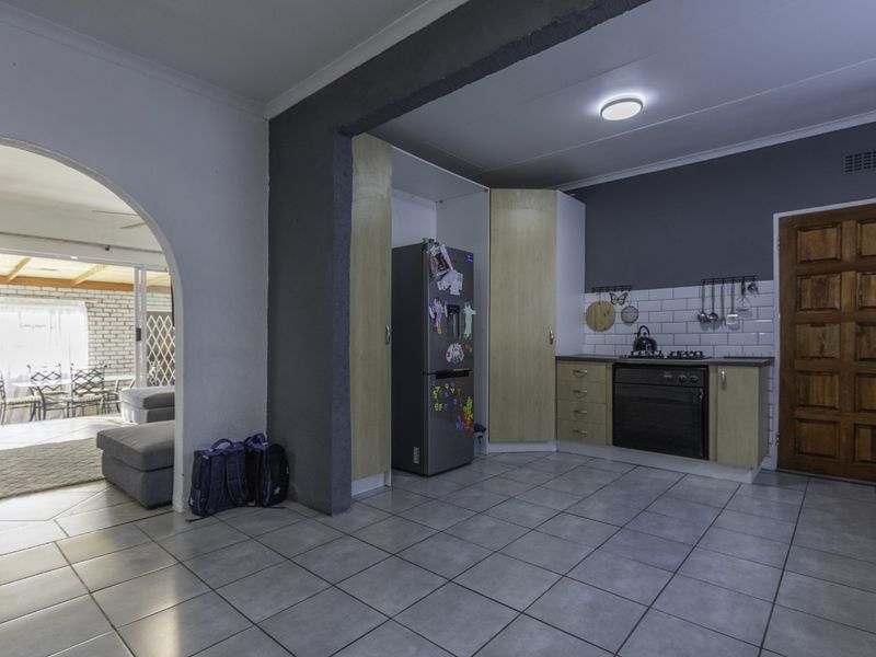 Stunning Off Grid Family Home in Bonaero Park! - Photo 4