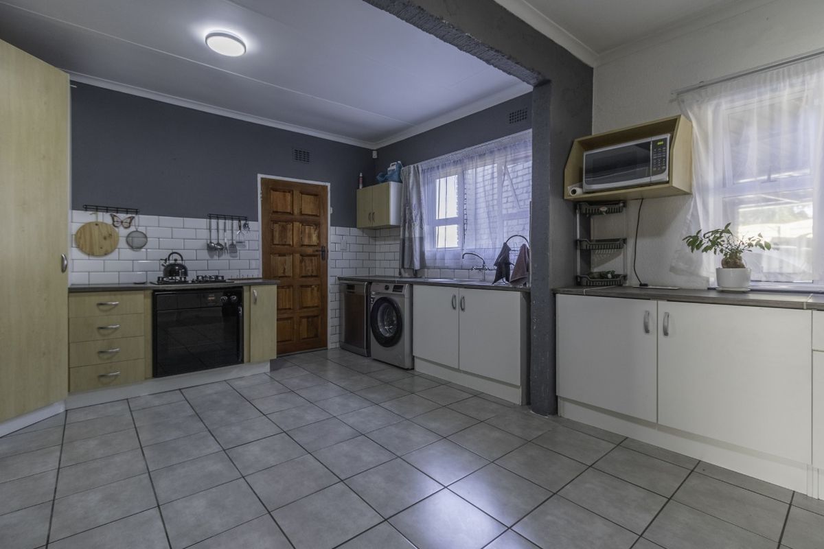 Stunning Off Grid Family Home in Bonaero Park! - Photo 5