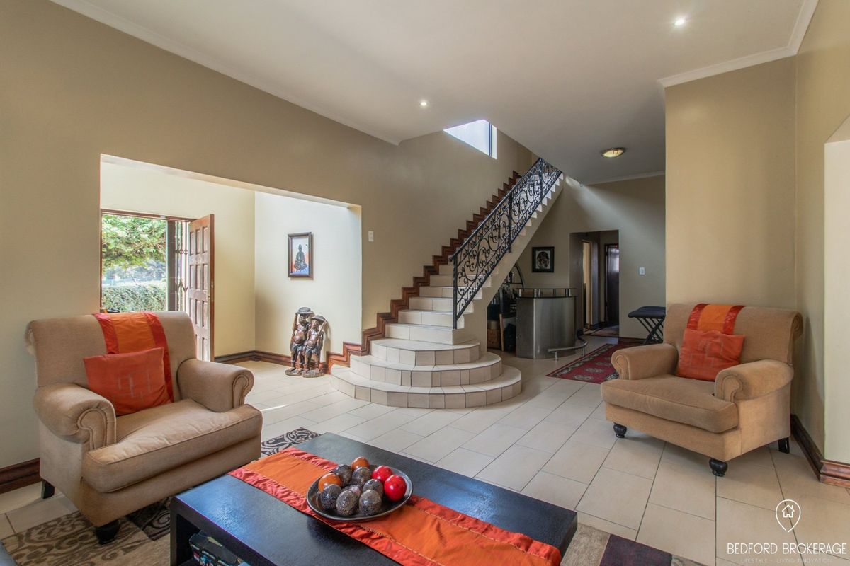 Stunning 5-Bedroom 4 bathroom Family Home for Sale - Photo 4