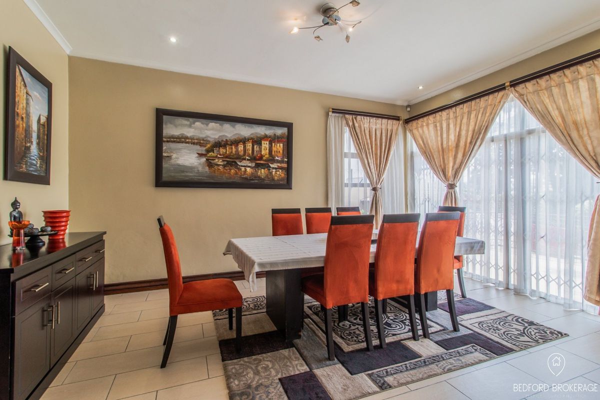 Stunning 5-Bedroom 4 bathroom Family Home for Sale - Photo 5