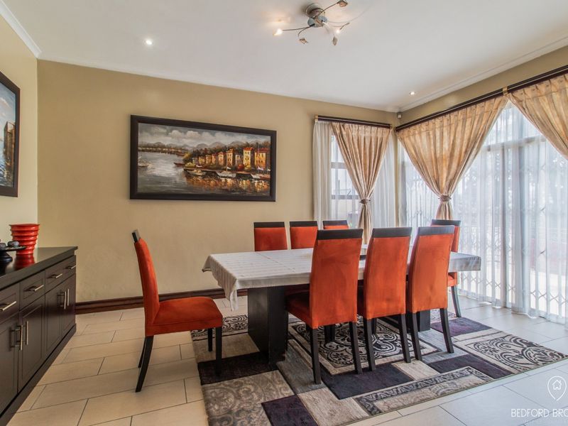 Stunning 5-Bedroom 4 bathroom Family Home for Sale - Photo 5