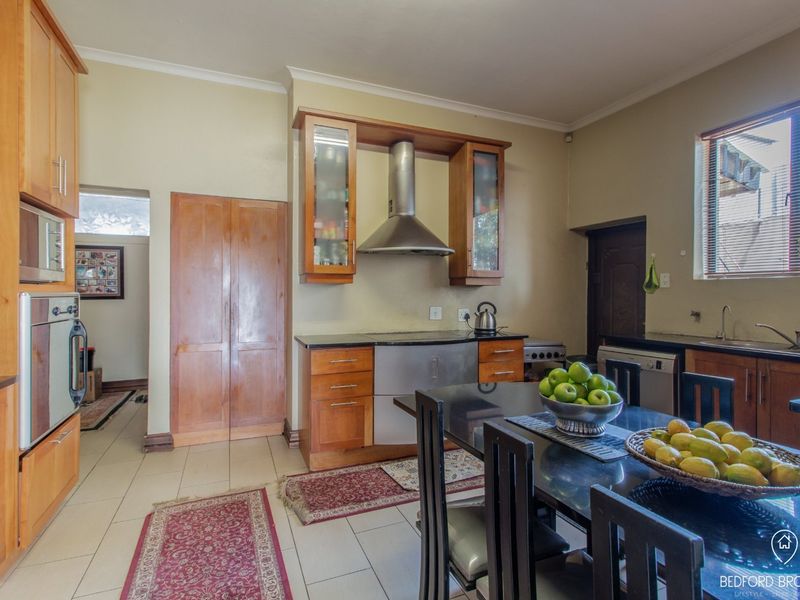 Stunning 5-Bedroom 4 bathroom Family Home for Sale - Photo 10