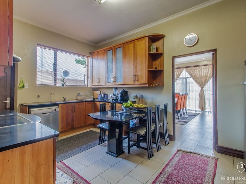 Stunning 5-Bedroom 4 bathroom Family Home for Sale - Photo 9