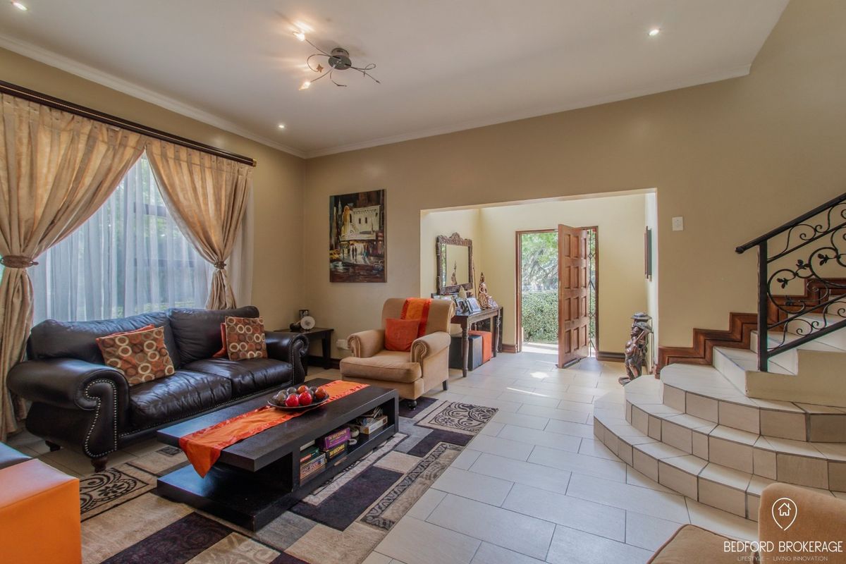 Stunning 5-Bedroom 4 bathroom Family Home for Sale - Photo 2