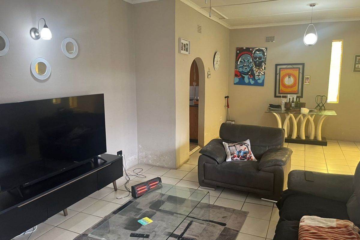 Charming 3-Bed Home in the Heart of Primrose - Photo 3