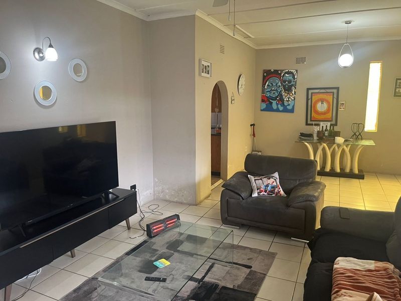 Charming 3-Bed Home in the Heart of Primrose - Photo 3