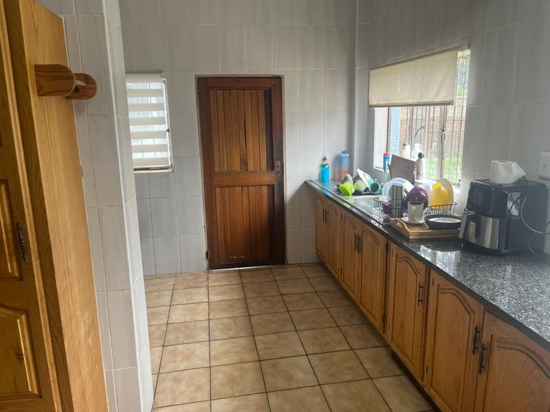 Charming 3-Bed Home in the Heart of Primrose - Photo 6