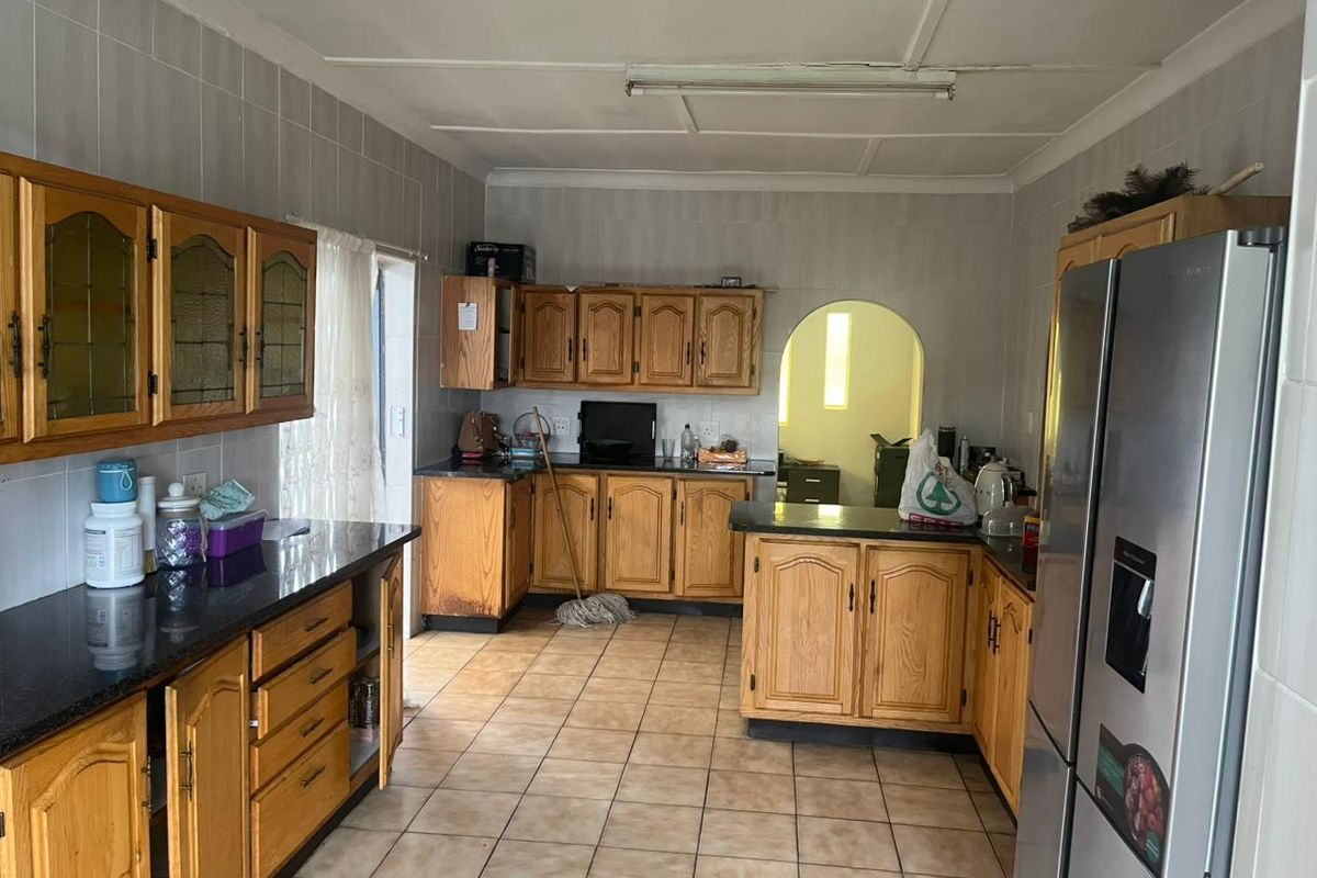 Charming 3-Bed Home in the Heart of Primrose - Photo 5