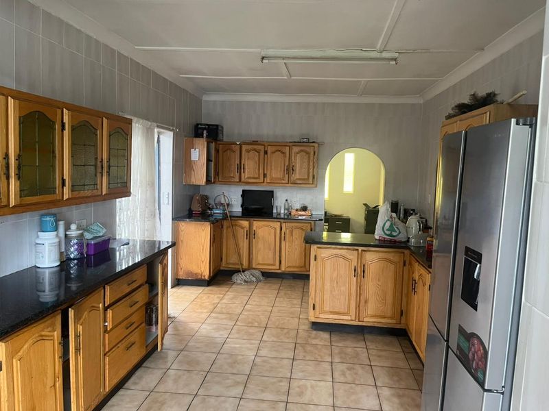 Charming 3-Bed Home in the Heart of Primrose - Photo 5