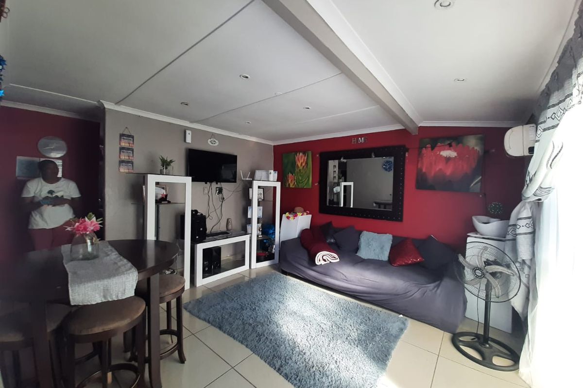 2 Bedroom home for sale in Woodlands - Photo 3