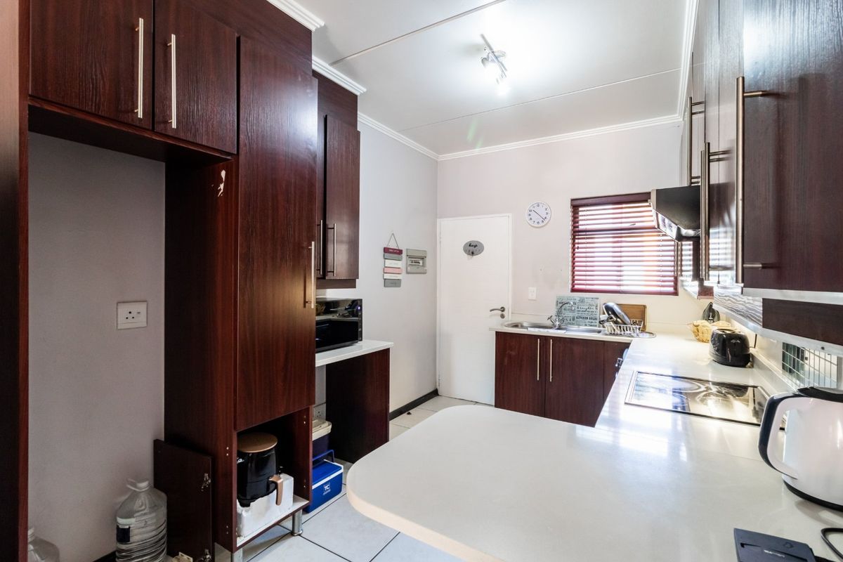 Two Bedroom Townhouse For Sale in Greenston Hill - Photo 4