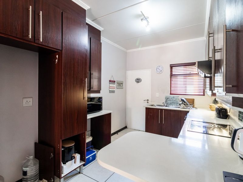 Two Bedroom Townhouse For Sale in Greenston Hill - Photo 4