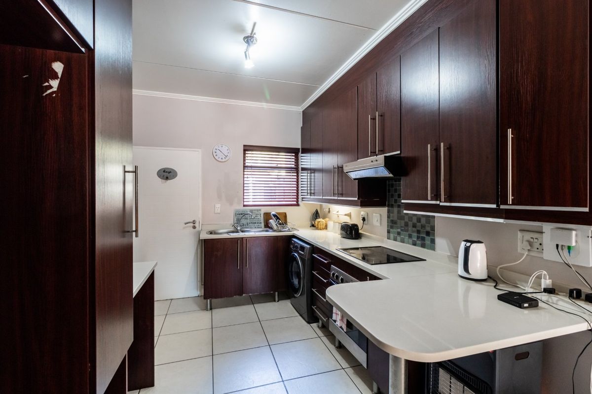 Two Bedroom Townhouse For Sale in Greenston Hill - Photo 3