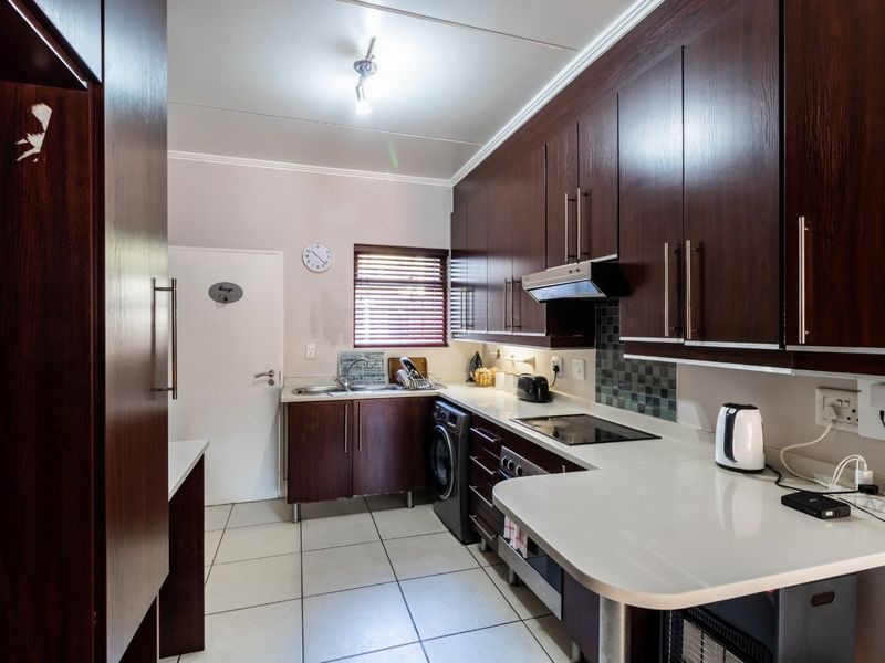 Two Bedroom Townhouse For Sale in Greenston Hill - Photo 3