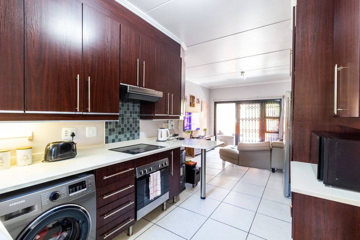 Two Bedroom Townhouse For Sale in Greenston Hill - Photo 5