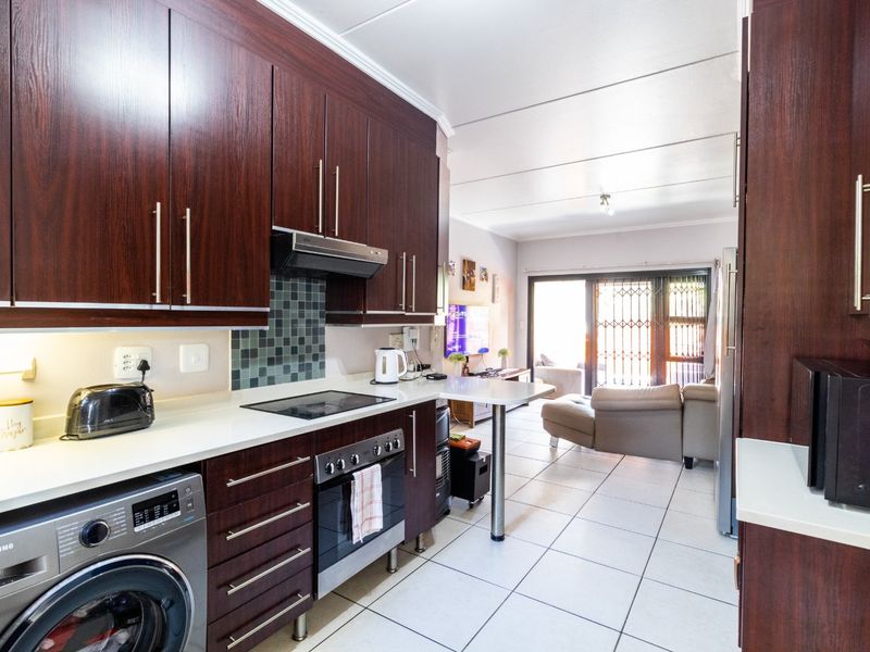 Two Bedroom Townhouse For Sale in Greenston Hill - Photo 5