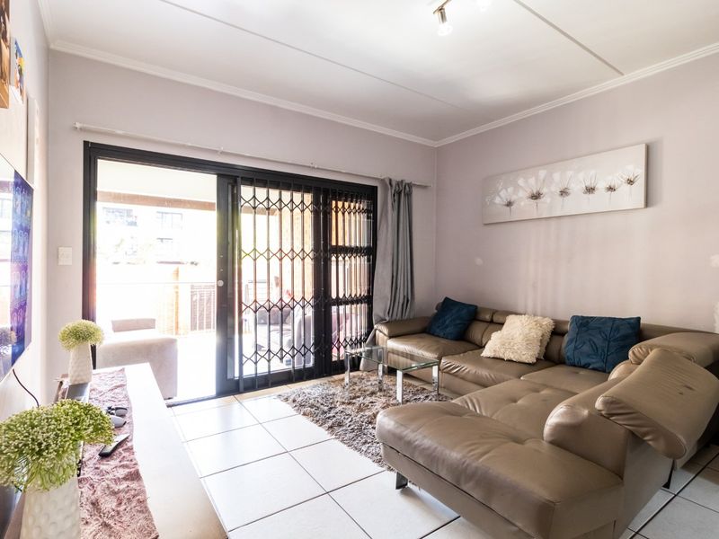 Two Bedroom Townhouse For Sale in Greenston Hill - Photo 6