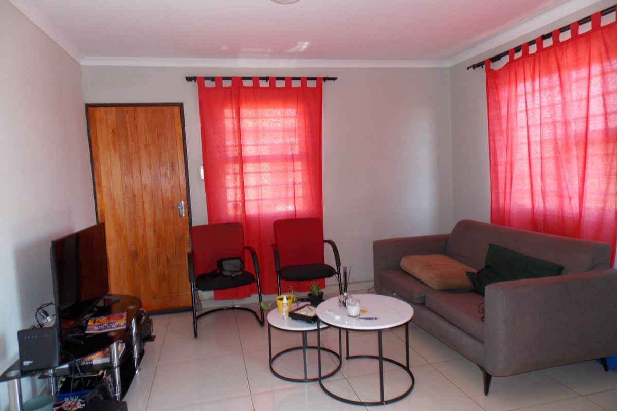 3 Bedroom House For Sale in Dawn City - Photo 3