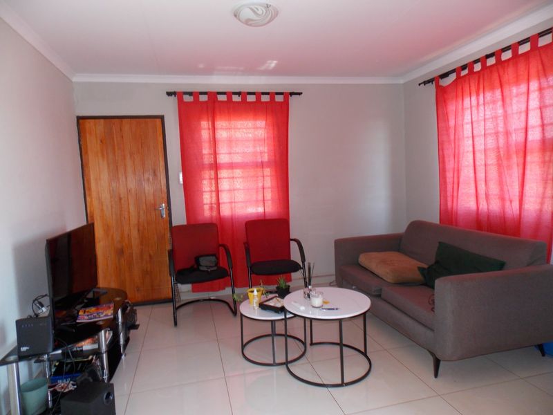 3 Bedroom House For Sale in Dawn City - Photo 3