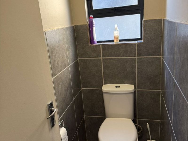 3 Bedroom House for Sale in Noordwyk - Photo 9