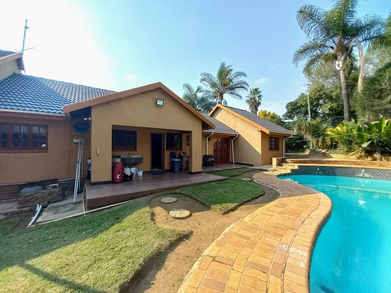 One of the most attractives homes in Norkem Park, Kempton Park close to Amenities! - Photo 3