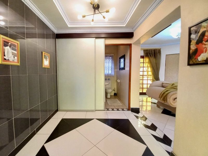 One of the most attractives homes in Norkem Park, Kempton Park close to Amenities! - Photo 10