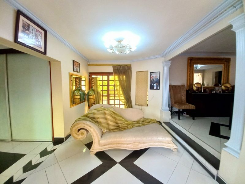 One of the most attractives homes in Norkem Park, Kempton Park close to Amenities! - Photo 6