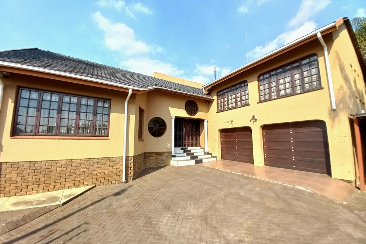 One of the most attractives homes in Norkem Park, Kempton Park close to Amenities! - Photo 4