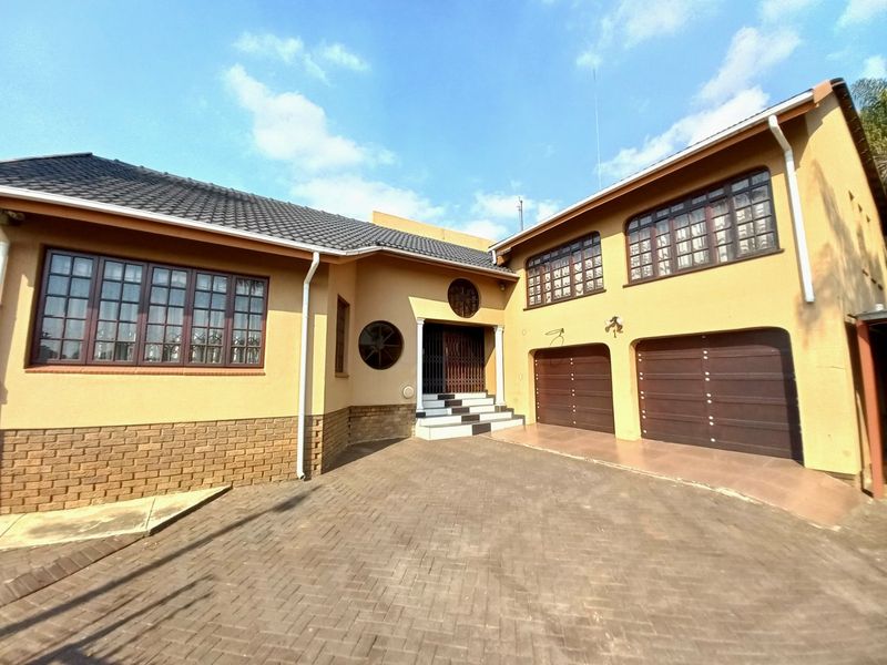 One of the most attractives homes in Norkem Park, Kempton Park close to Amenities! - Photo 4