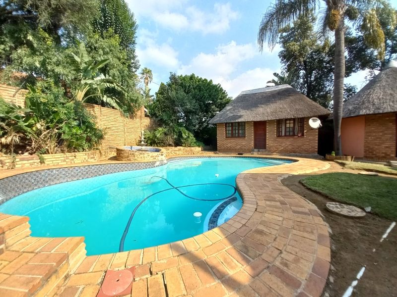 One of the most attractives homes in Norkem Park, Kempton Park close to Amenities! - Photo 2