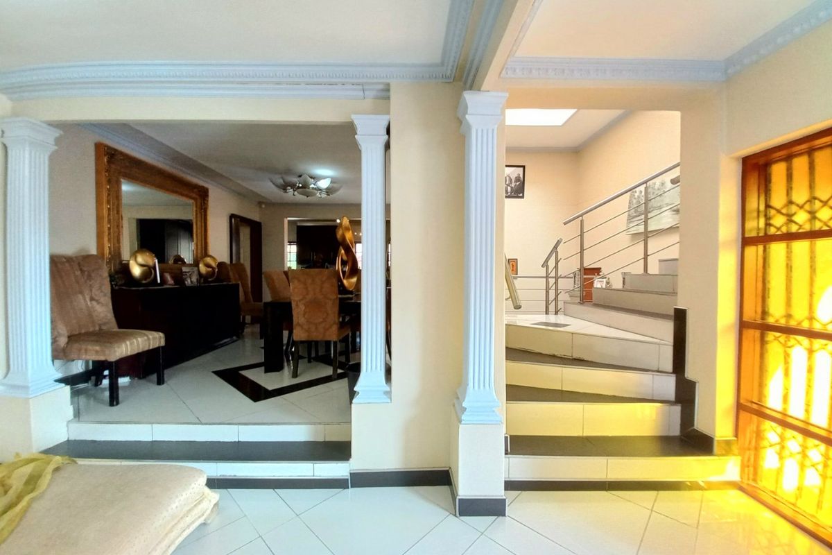 One of the most attractives homes in Norkem Park, Kempton Park close to Amenities! - Photo 5