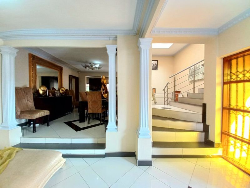 One of the most attractives homes in Norkem Park, Kempton Park close to Amenities! - Photo 5