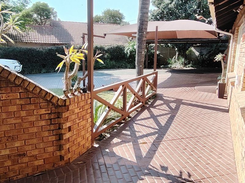 RARE FIND IN ROOIHUISKRAAL EXT 9 – MODERN FAMILY HOME WITH INCOME-GENERATING FLATLET - Photo 6