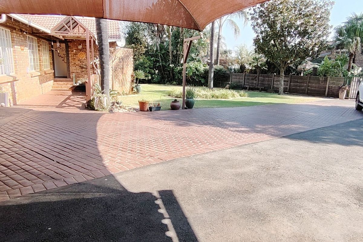 RARE FIND IN ROOIHUISKRAAL EXT 9 – MODERN FAMILY HOME WITH INCOME-GENERATING FLATLET - Photo 5