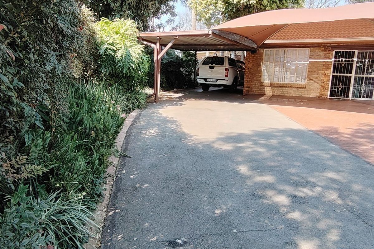 RARE FIND IN ROOIHUISKRAAL EXT 9 – MODERN FAMILY HOME WITH INCOME-GENERATING FLATLET - Photo 3