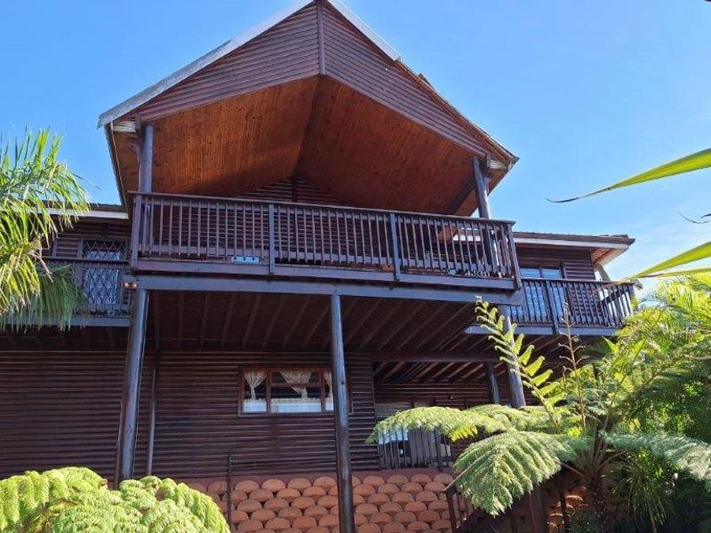 3-Bedroom Townhouse – Eagles Nest – The Name Says It All!! - Photo 3