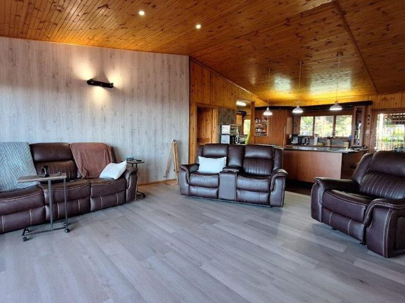 3-Bedroom Townhouse – Eagles Nest – The Name Says It All!! - Photo 8