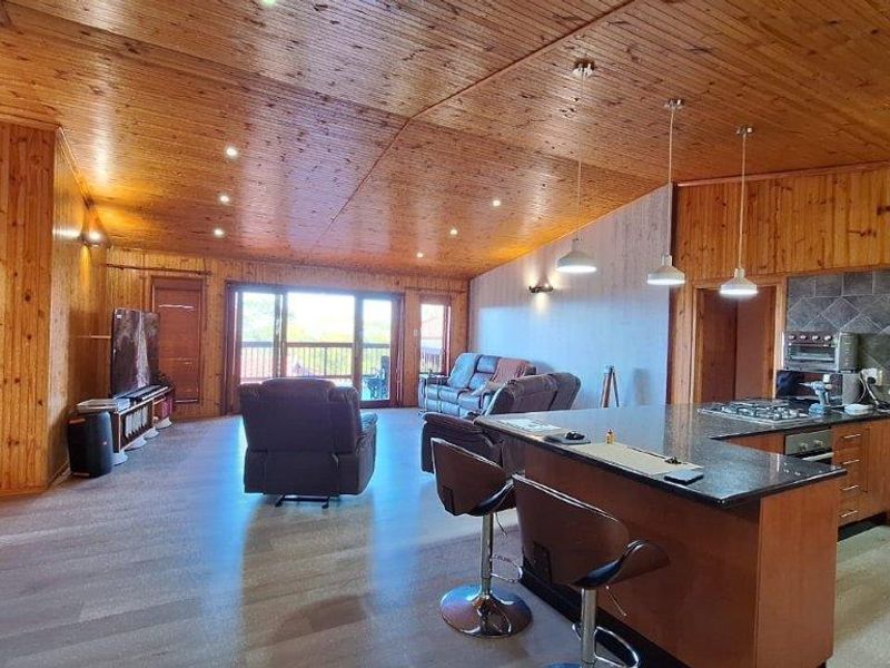 3-Bedroom Townhouse – Eagles Nest – The Name Says It All!! - Photo 9