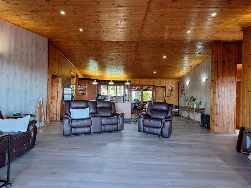 3-Bedroom Townhouse – Eagles Nest – The Name Says It All!! - Photo 7