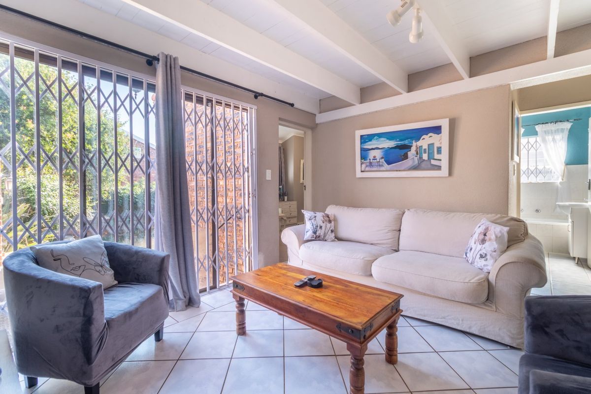 SERIOUS SELLER - PET FRIENDLY 3 BEDS DUPLEX - Photo 4