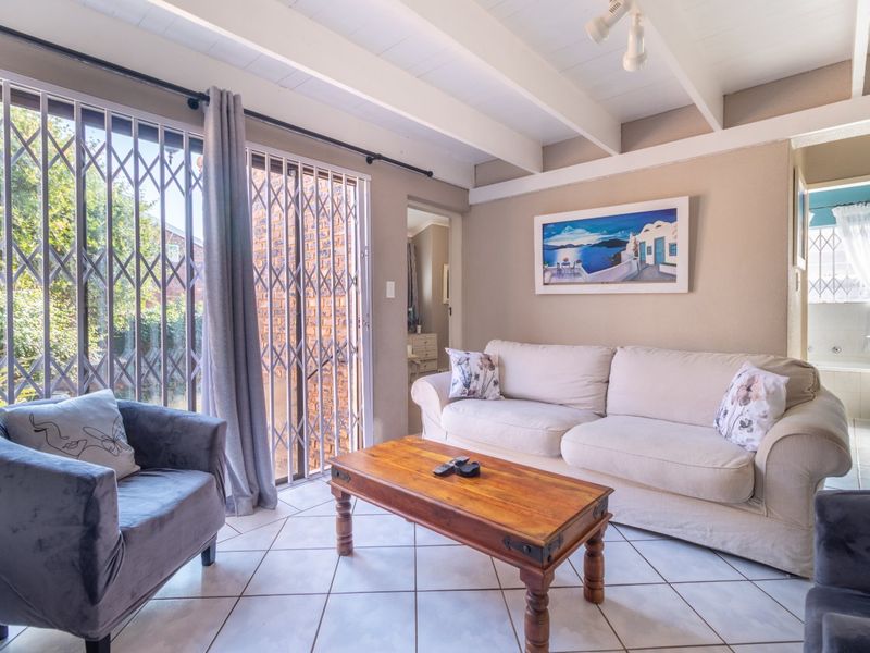 SERIOUS SELLER - PET FRIENDLY 3 BEDS DUPLEX - Photo 4