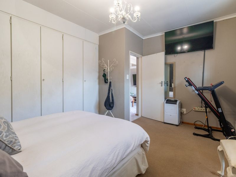 SERIOUS SELLER - PET FRIENDLY 3 BEDS DUPLEX - Photo 10